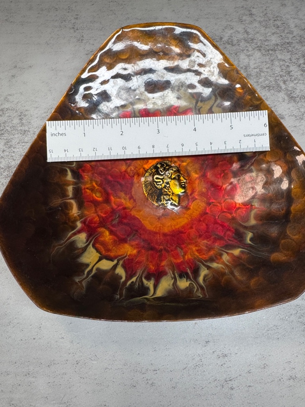 Vintage hammered copper and enamel triangular bowl - Picture 10 of 11